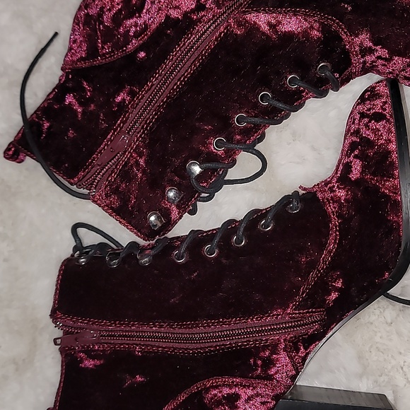 Report Alex Velvet Booties - Picture 9 of 9
